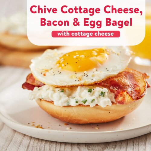 Breakstone's 4% Milkfat Min.Small Curd Cottage Cheese Perspective: right