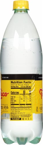 Topo Chico® Carbonated Mineral Water Perspective: right