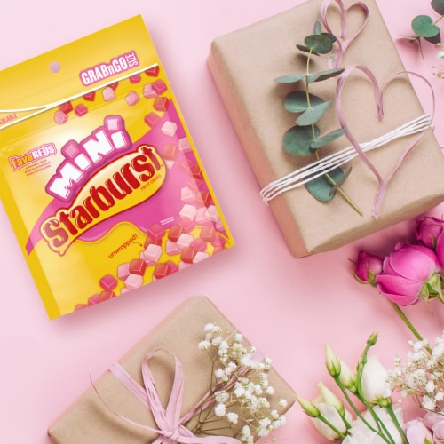 Starburst Minis FaveRed Day Grab N Go Candy Bag Perspective: right