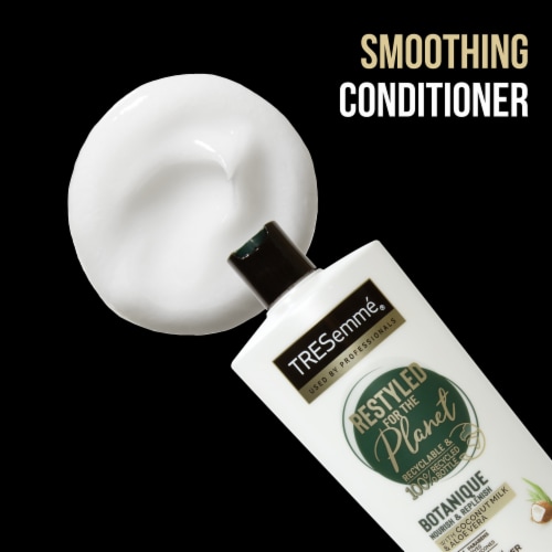 TRESemme® Sulfate & Silicone-Free Botanique Coconut & Aloe Vera Conditioner Perspective: right