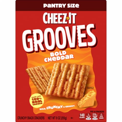 Cheez-It® Grooves Bold Cheddar Cheese Crackers Perspective: right