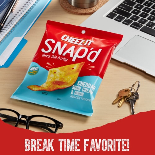 Cheez-It® Snap'd Cheddar Sour Cream Onion Cheese Cracker Chips Perspective: right