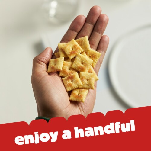 Cheez-It® White Cheddar Baked Snack Cheese Snack Crackers Grab Bag Perspective: right