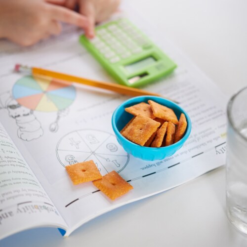 Cheez-It® Extra Cheesy Cheese Snack Crackers Grab and Go Perspective: right