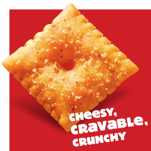 Cheez-It® Wendy's Baconator Baked Snack Crackers Perspective: right