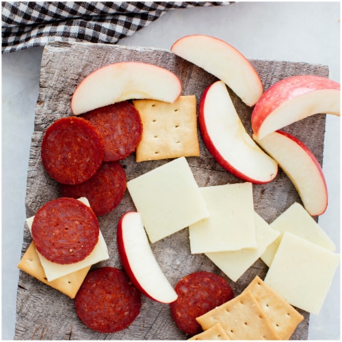 Applegate Natural Uncured Turkey Pepperoni & Cheddar Snack Pack Perspective: right