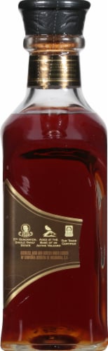 Flor de Cana 18 Centenario Ultra-Premium Rum Perspective: right