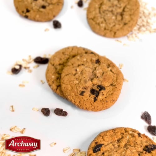 Archway Cookies, Classic Soft Oatmeal Raisin Cookies, 9.25 Oz Perspective: right