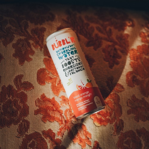 BUBBL'R Blood Orange Mango Mingl’r Antioxidant Sparkling Water Cans Perspective: right