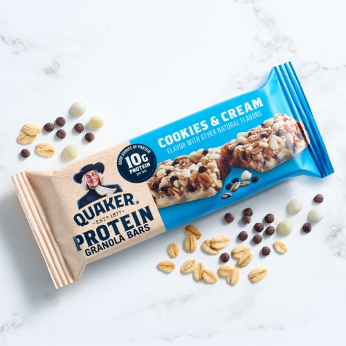Quaker® Cookies & Cream Protein Granola Bars Perspective: right
