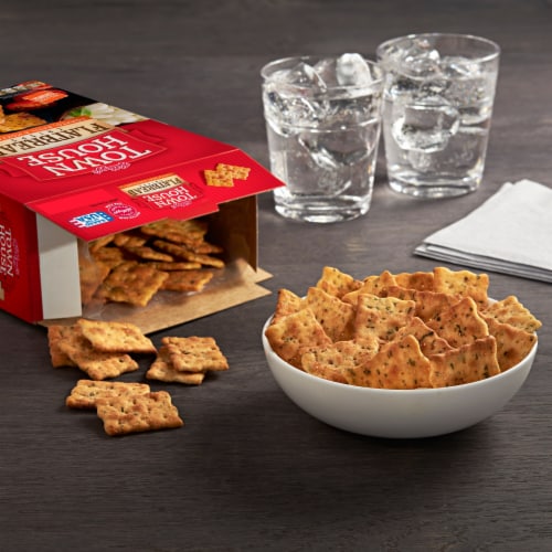 Town House® Flatbread Crisps Tomato Basil and Mozzarella Oven Baked Snack Crackers Perspective: right