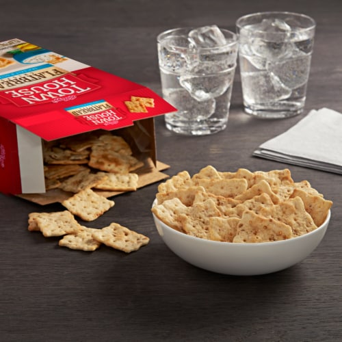 Town House® Flatbread Crisps Sea Salt and Olive Oil Oven Baked Snack Crackers Perspective: right