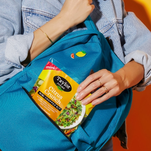 Taylor Farms® Citrus Crunch Mini Chopped Salad Kit Perspective: right