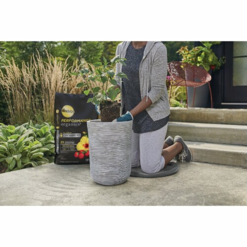 Miracle-Gro® Performance Organics™ All-Purpose Container Potting Mix Perspective: right