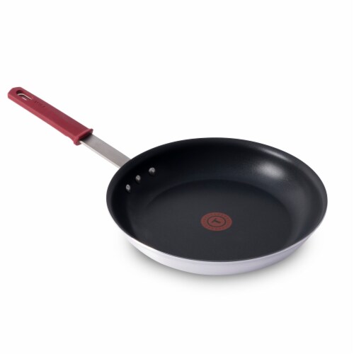 T-fal Professional Platinum Non-Stick Aluminum Fry Pan Perspective: right