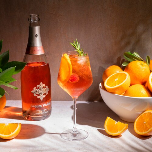 Segura Viudas Brut Rose Brut Perspective: right