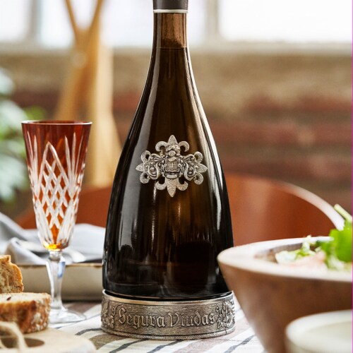 Segura Viudas Brut Reserva Heredad Cava Spain Sparkling Wine Perspective: right