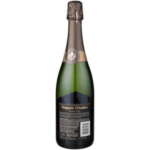 Segura Viudas Extra Dry Cava Spain Sparkling Wine Perspective: right