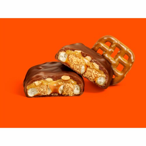 REESE'S TAKE 5 Pretzel Peanut and Chocolate King Size Candy Bar Perspective: right