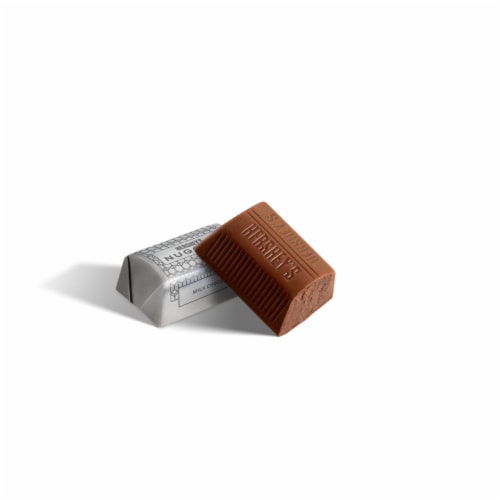 HERSHEY'S NUGGETS Milk Chocolate Candy Share Pack Perspective: right
