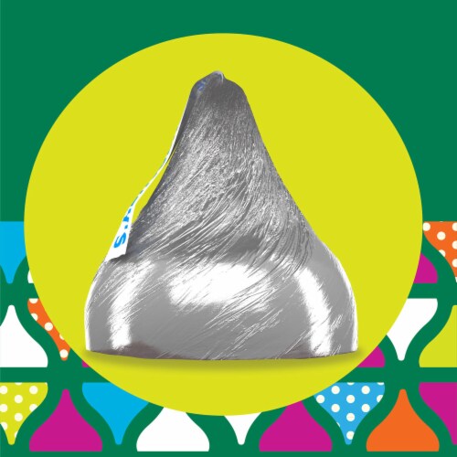 HERSHEY'S KISSES Milk Chocolate Christmas Candy Gift Box Perspective: right