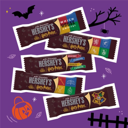 HERSHEY'S Milk Chocolate Harry Potter™ Snack Size Halloween Candy Bag Perspective: right
