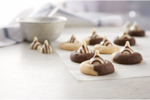 Hershey's Hugs Valentine's White Creme & Milk Chocolate Candies Perspective: right