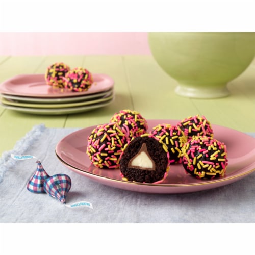 HERSHEY'S KISSES Milk Chocolate and Vanilla Frosting Flavored Creme Treats Easter Candy Bag Perspective: right