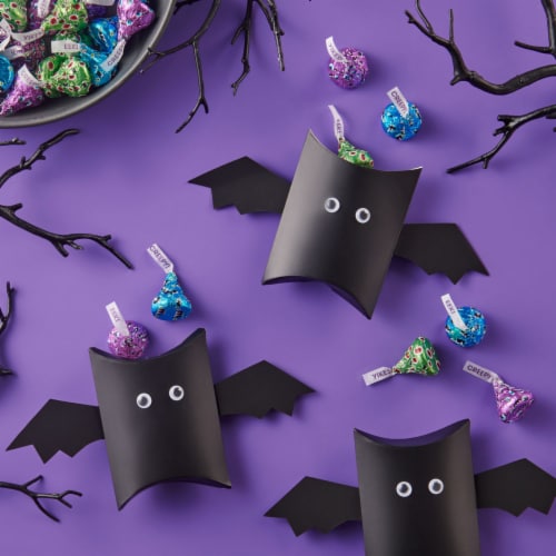 HERSHEY'S KISSES Milk Chocolate Monster Foil Halloween Candy Bag Perspective: right