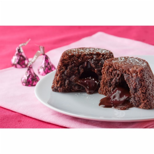 HERSHEY'S KISSES Lava Cake Dark Chocolate with a Gooey Chocolate Center Valentine Candy Bag Perspective: right