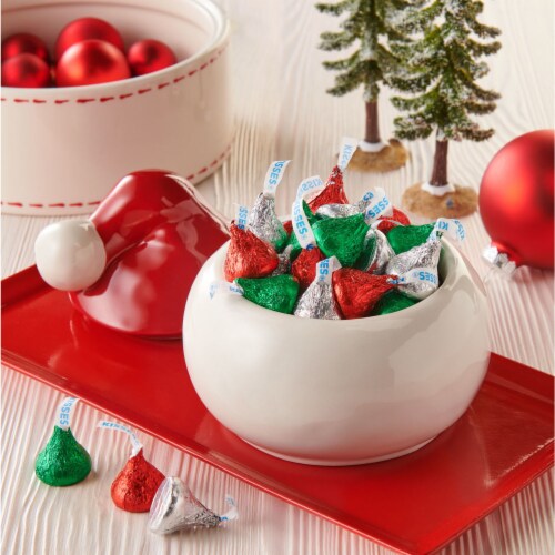 HERSHEY'S KISSES Milk Chocolate Christmas Candy Bag Perspective: right