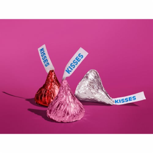 HERSHEY'S KISSES Milk Chocolate Valentine Candy Bag Perspective: right