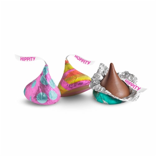 HERSHEY'S KISSES Milk Chocolate Easter Candy Bag Perspective: right
