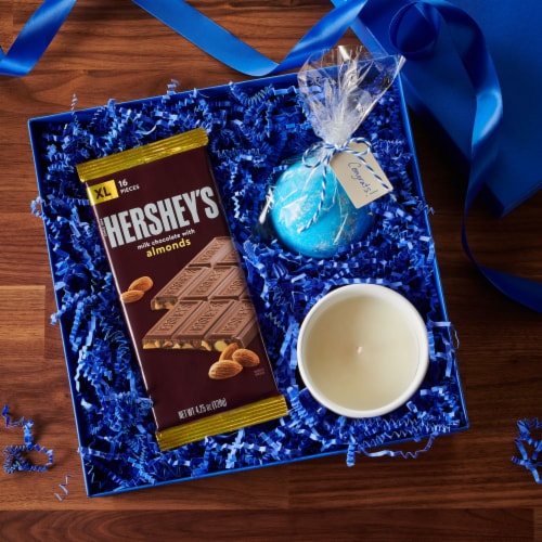 HERSHEY'S Milk Chocolate with Almonds XL Candy Bar Perspective: right