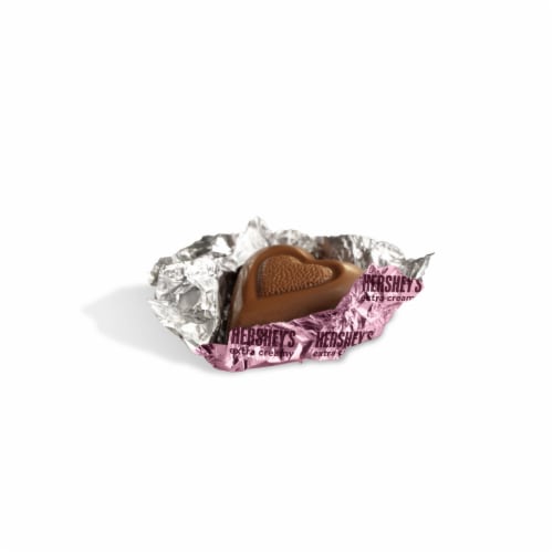 HERSHEY'S Extra Creamy Milk Chocolate Hearts Valentine Candy Gift Box Perspective: right