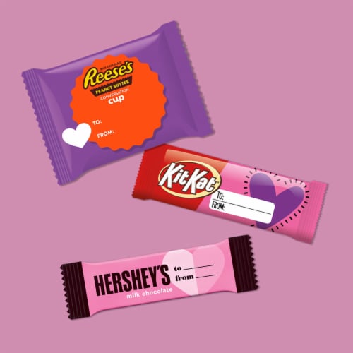 HERSHEY'S KIT KAT® and REESE'S Assorted Milk Chocolate Snack Size Valentine Candy Bag Perspective: right