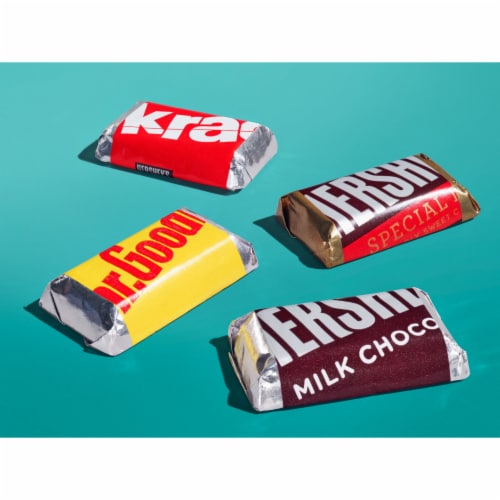HERSHEY'S Miniatures Assorted Chocolate Christmas Candy Party Pack Perspective: right