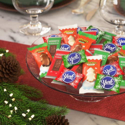 HERSHEY'S REESE'S and YORK Assorted Flavored Christmas Candy Variety Bag Perspective: right