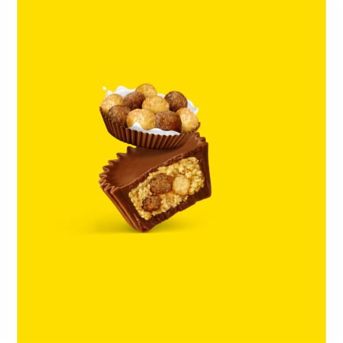 REESE'S Miniatures with REESE'S Puffs Milk Chocolate Peanut Butter Cups Candy Share Pack Perspective: right