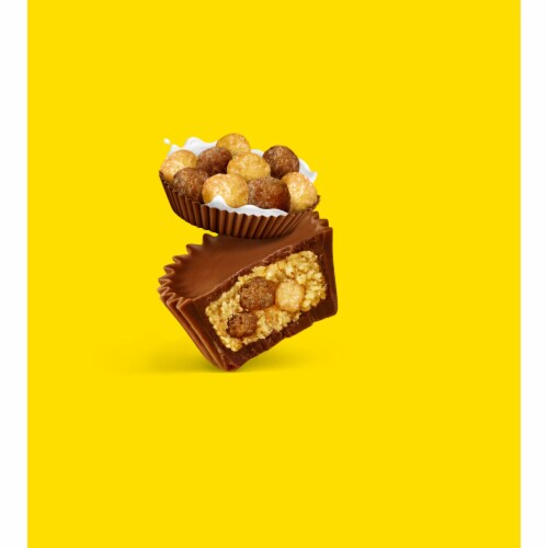REESE'S Miniatures with REESE'S Puffs Milk Chocolate Peanut Butter Cups Candy Share Pack Perspective: right