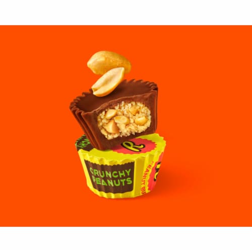 REESE'S Crunchy Peanuts Miniatures Milk Chocolate Peanut Butter Cups Candy Share Pack Perspective: right