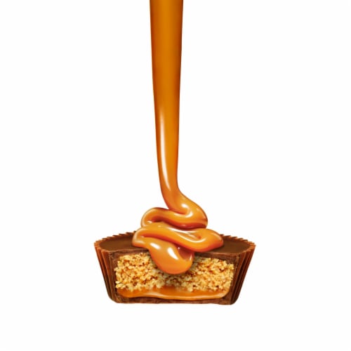 REESE'S Big Cup Caramel Milk Chocolate Peanut Butter Cups Candy Pack Perspective: right