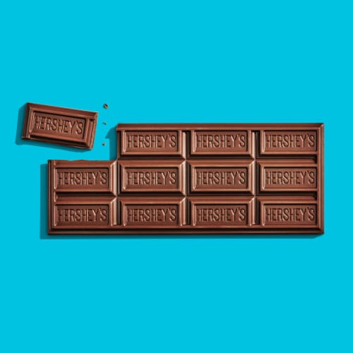 HERSHEY'S Milk Chocolate Full Size Christmas Candy Bars Perspective: right