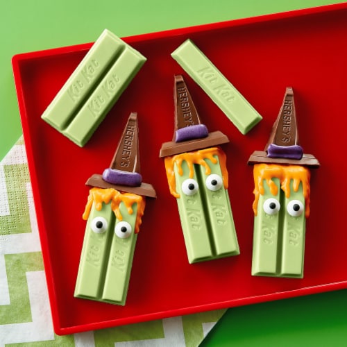 KIT KAT® Witch's Brew Marshmallow Creme Wafer Snack Size Halloween Candy Bag Perspective: right
