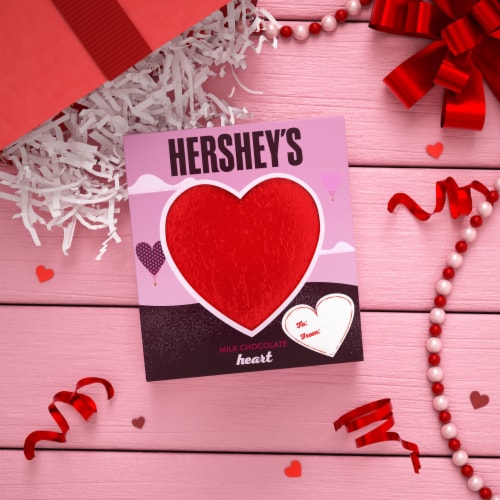 HERSHEY'S Milk Chocolate Heart Valentine Candy Gift Box Perspective: right
