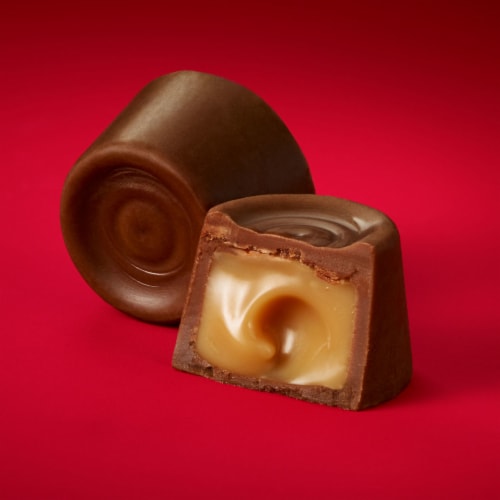 ROLO® Rich Chocolate Caramels Candy Share Pack Perspective: right