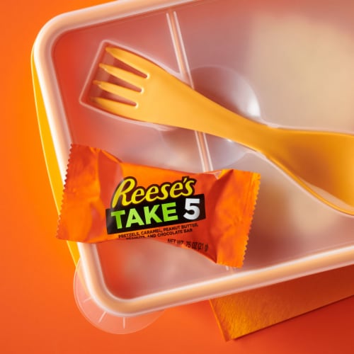 REESE'S TAKE 5 Pretzel Peanut and Chocolate Snack Size Halloween Candy Bag Perspective: right