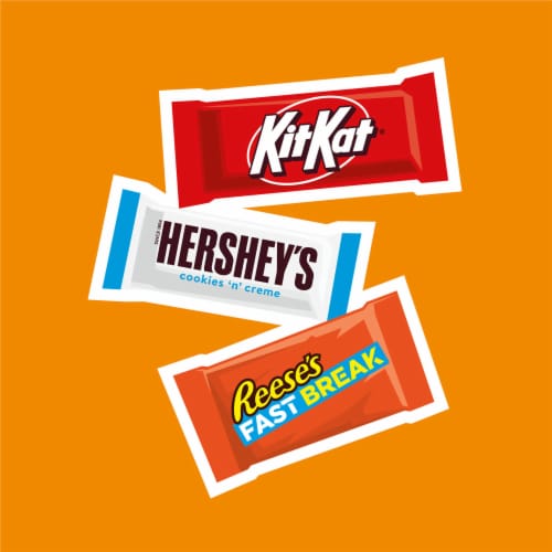 HERSHEY'S KIT KAT® and REESE'S Assorted Flavored Snack Size Candy Party Pack Perspective: right