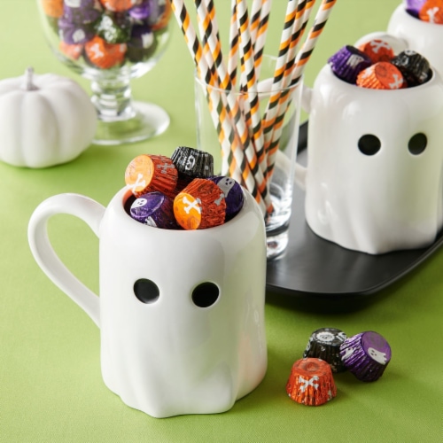 REESE'S Halloween Milk Chocolate Peanut Butter Cup Miniatures Candy With Spooky Foils Perspective: right