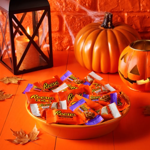 REESE'S Assorted Peanut Butter Flavors Snack Size Bulk Halloween Candy Variety Bag Perspective: right